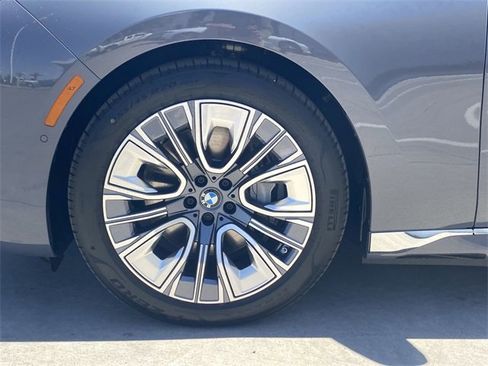 New 2025 BMW i7 xDrive60 image 10