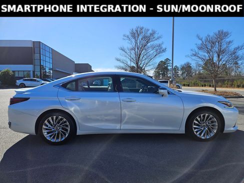 Used 2023 Lexus ES 300h Ultra Luxury w/ Accessory Package (Z2) image 8