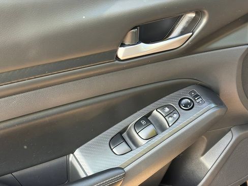 Certified 2024 Nissan Altima 2.5 SV w/ SV Premium Package FWD image 12