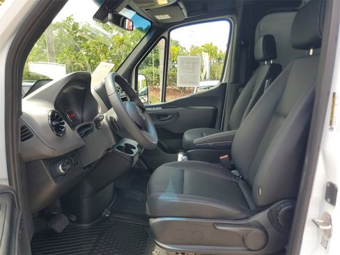 Used 2025 Mercedes-Benz Sprinter 2500 image 14