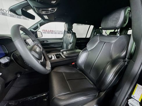 Used 2024 Jeep Wagoneer L Series II w/ Flexible Seating Group image 21