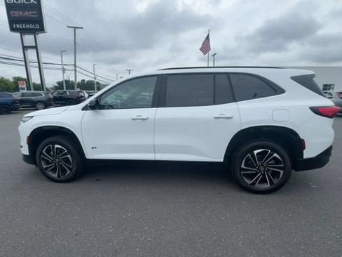 Used 2025 Buick Enclave Sport Touring w/ Power Package AWD/4WD image 5