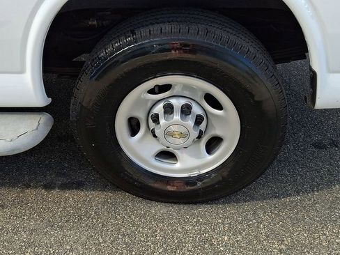 Used 2024 Chevrolet Express 2500 w/ Driver Convenience Package RWD image 15