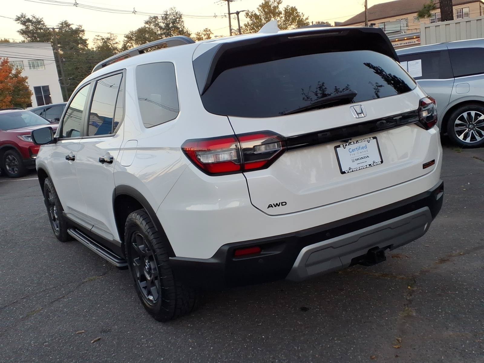 Used 2025 Honda Pilot TrailSport image 5