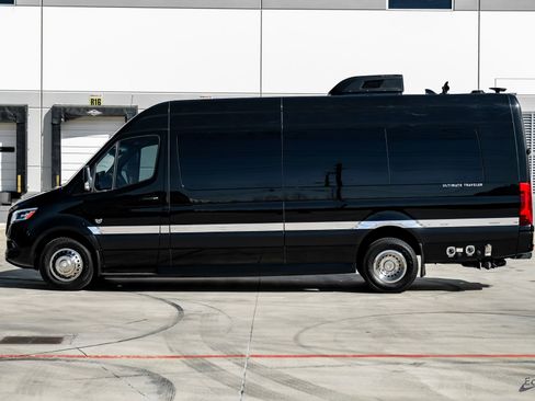 Used 2023 Mercedes-Benz Sprinter 3500 image 5