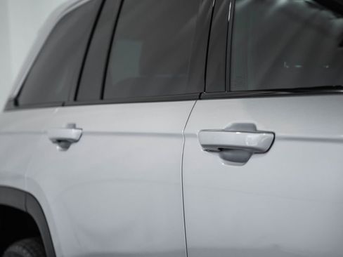 New 2026 Jeep Grand Cherokee Laredo X image 15