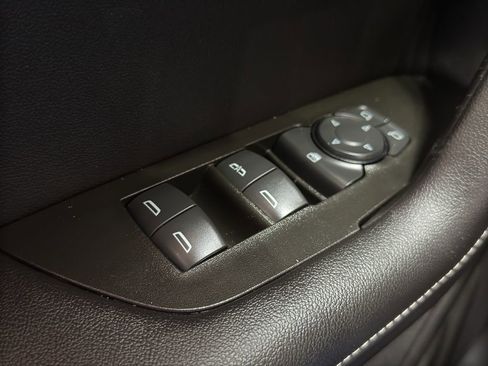 Used 2025 Chevrolet Blazer LT image 32