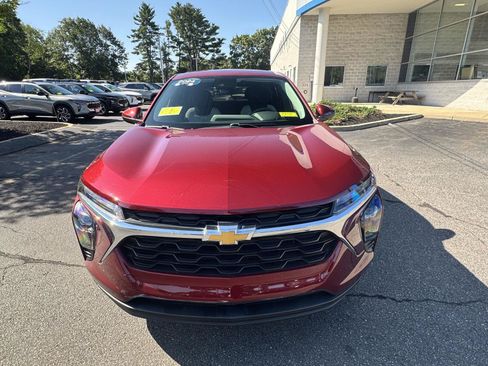 Certified 2024 Chevrolet Trax LS w/ LS Convenience Package FWD image 2