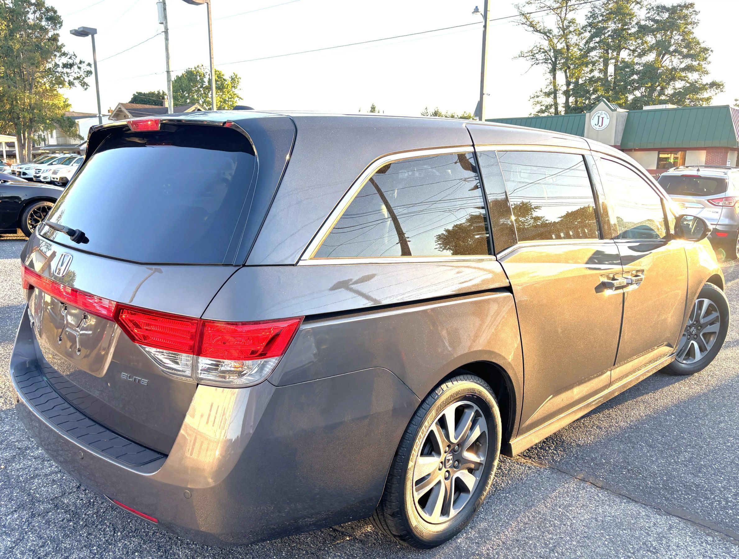 Used 2015 Honda Odyssey Touring Elite image 5