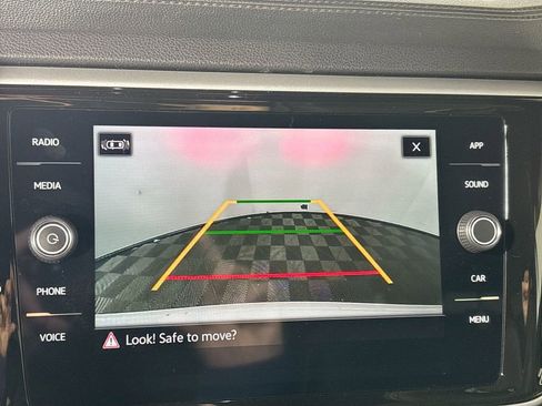 Used 2023 Volkswagen Atlas Cross Sport SE w/ Panoramic Sunroof Package image 17