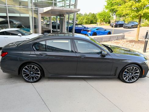 Used 2021 BMW 750i xDrive w/ Luxury Rear Seating Package AWD/4WD image 4
