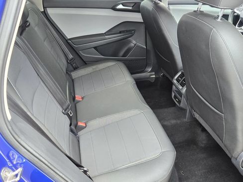 Certified 2023 Volkswagen Taos SE w/ Black Wheel Package FWD image 17