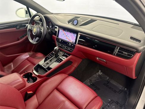 Used 2024 Porsche Macan image 26