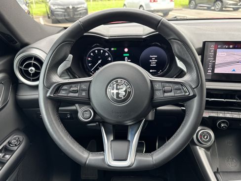 Used 2024 Alfa Romeo Tonale Ti w/ Premium Interior Package AWD/4WD image 16