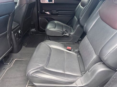 Used 2022 Ford Explorer Platinum w/ Equipment Group 601A image 13