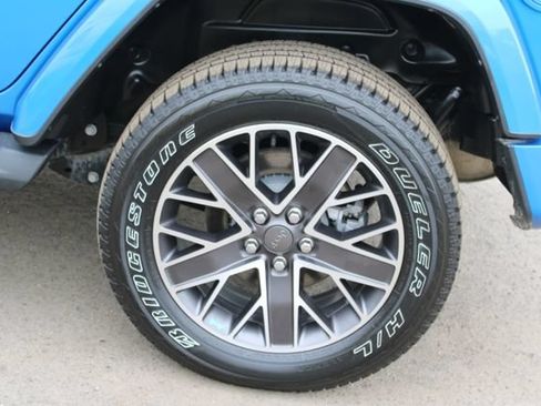 Used 2023 Jeep Wrangler Unlimited Sahara AWD/4WD image 7
