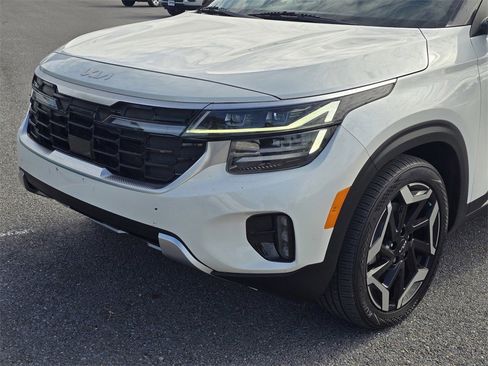 Used 2024 Kia Seltos SX w/ SX Sunroof Package image 10