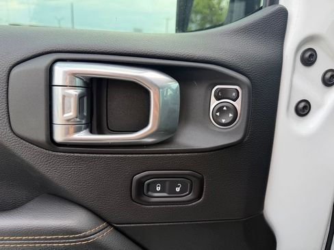 Used 2021 Jeep Wrangler Unlimited Sahara AWD/4WD image 15