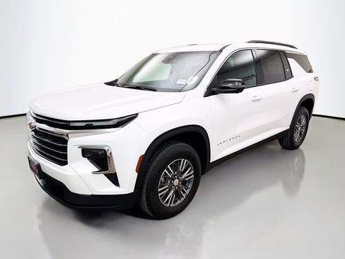 New 2026 Chevrolet Traverse LT image 3