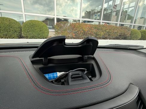Used 2019 Jeep Cherokee Trailhawk AWD/4WD image 12
