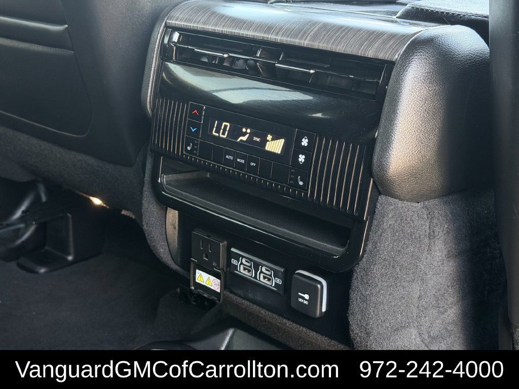 Used 2024 Jeep Wagoneer Series III AWD/4WD image 30