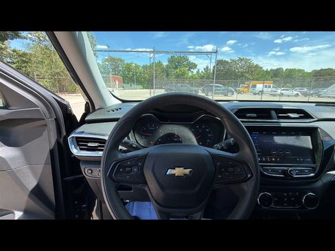 Used 2021 Chevrolet TrailBlazer LT w/ Convenience Package FWD image 11