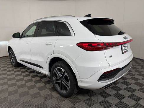 Certified 2025 Audi Q5 Premium w/ Convenience Package AWD/4WD image 3