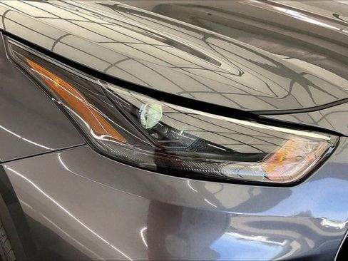 Used 2023 Toyota Highlander XLE FWD image 29