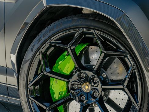 Used 2024 Lamborghini Urus Performante AWD/4WD image 32