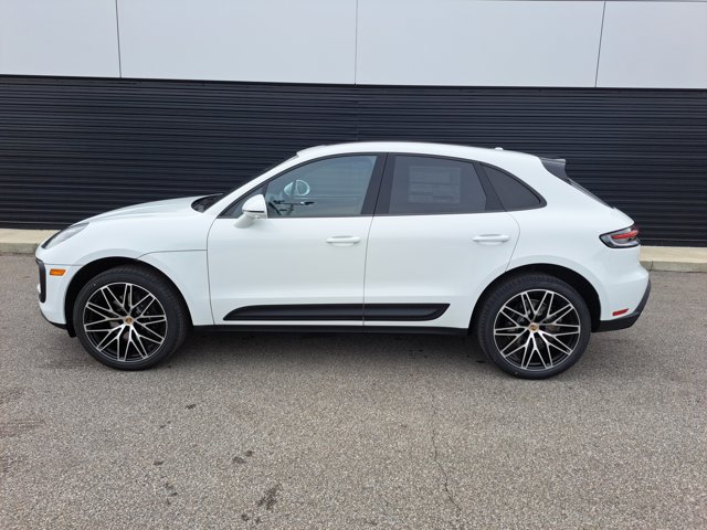Used 2026 Porsche Macan AWD/4WD image 2