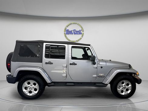 Used 2014 Jeep Wrangler Unlimited Sahara w/ Connectivity Group AWD/4WD image 6