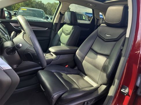 Used 2017 Cadillac XT5 Luxury w/ Driver Awareness Package image 17