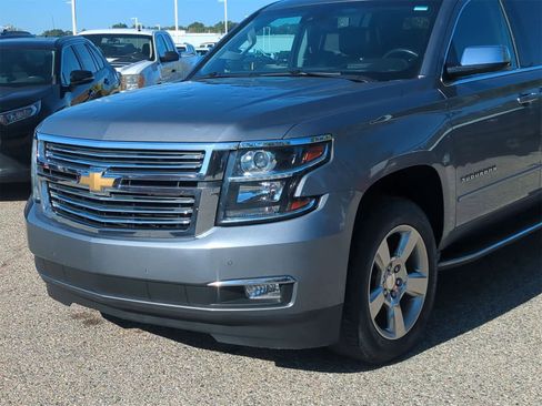Used 2020 Chevrolet Suburban Premier image 11