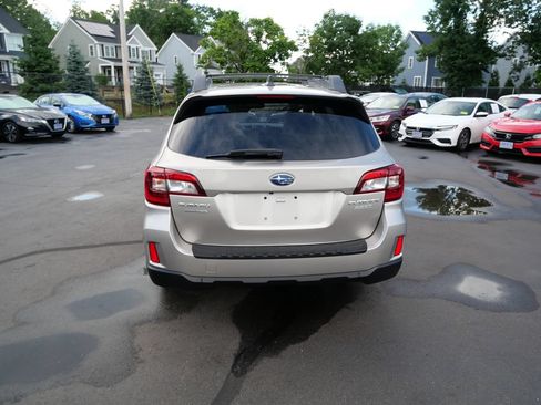 Used 2017 Subaru Outback 2.5i Premium AWD/4WD image 4