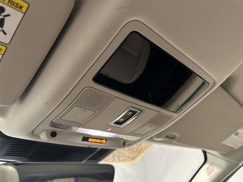 Used 2023 Land Rover Discovery Sport SE image 29