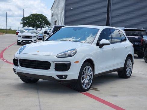 Used 2017 Porsche Cayenne Platinum Edition AWD/4WD image 4