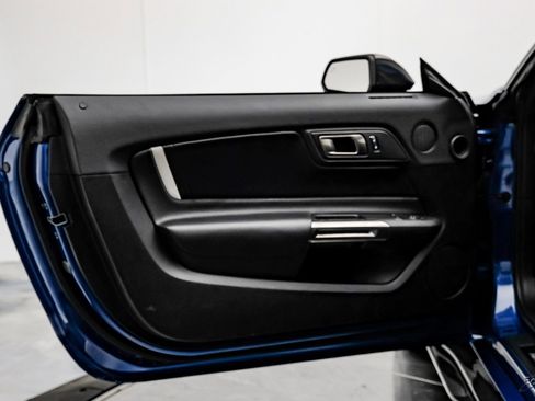 Used 2022 Ford Mustang Shelby GT500 w/ Carbon Fiber Track Pack image 75