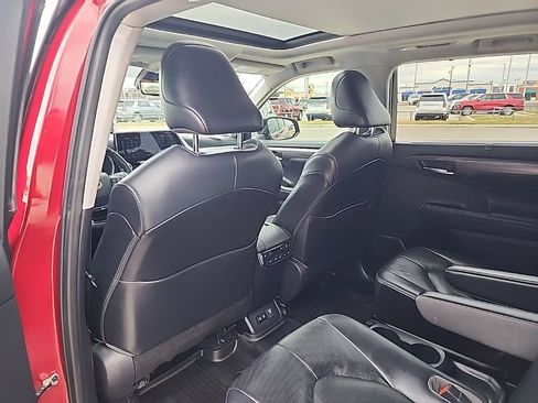 Used 2021 Toyota Highlander Platinum image 15