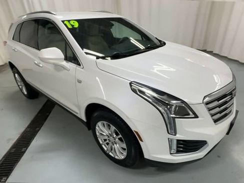 Used 2019 Cadillac XT5 AWD image 2