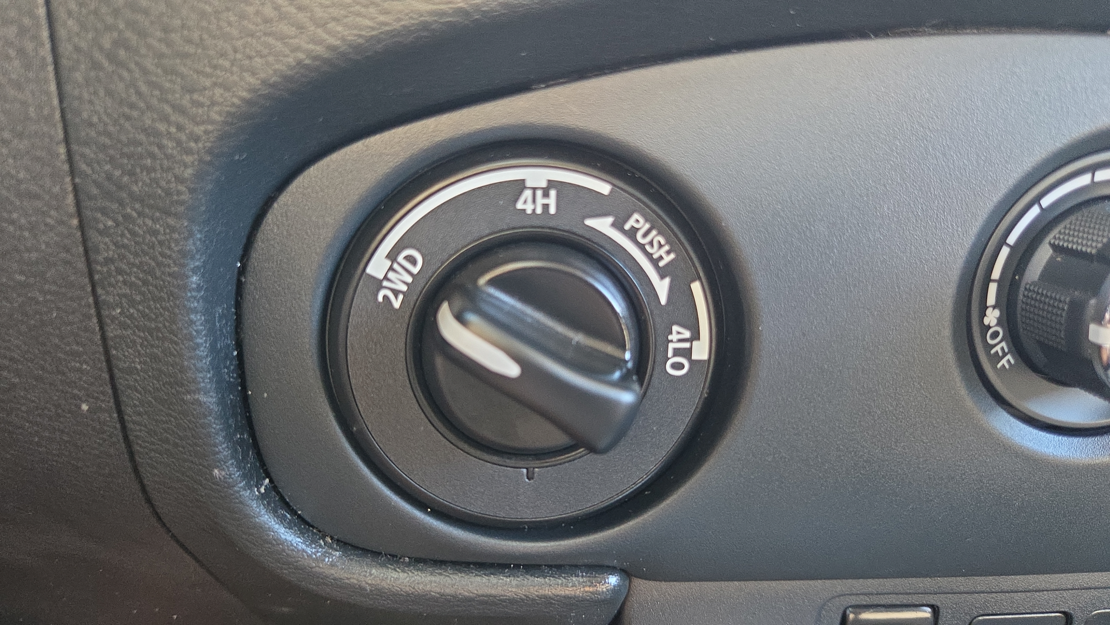 Used 2022 Nissan Frontier SV AWD/4WD image 11