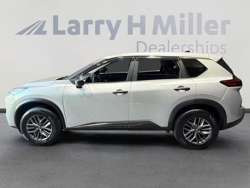 Used 2024 Nissan Rogue S AWD/4WD image 2