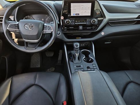 Used 2024 Toyota Highlander XLE AWD/4WD image 8