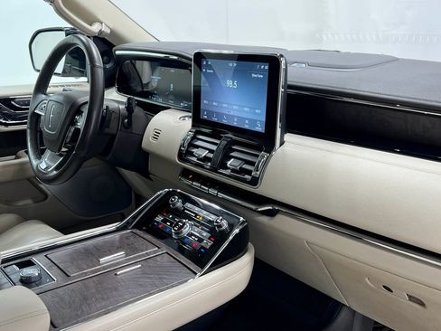 Used 2020 Lincoln Navigator Reserve w/ Luxury Package image 21