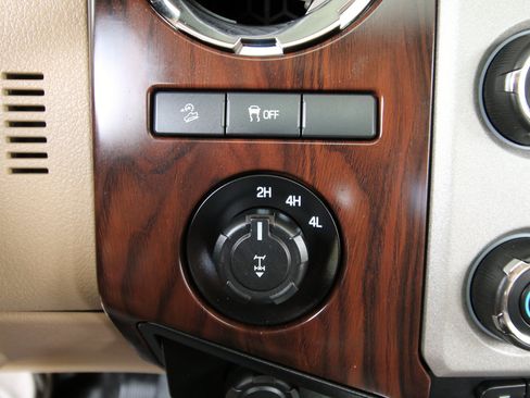 Used 2014 Ford F250 Lariat w/ Lariat Ultimate Package AWD/4WD image 32