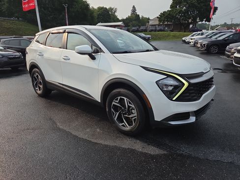 Used 2023 Kia Sportage LX AWD/4WD image 1