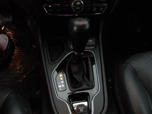 Used 2020 Jeep Cherokee Limited FWD image 27