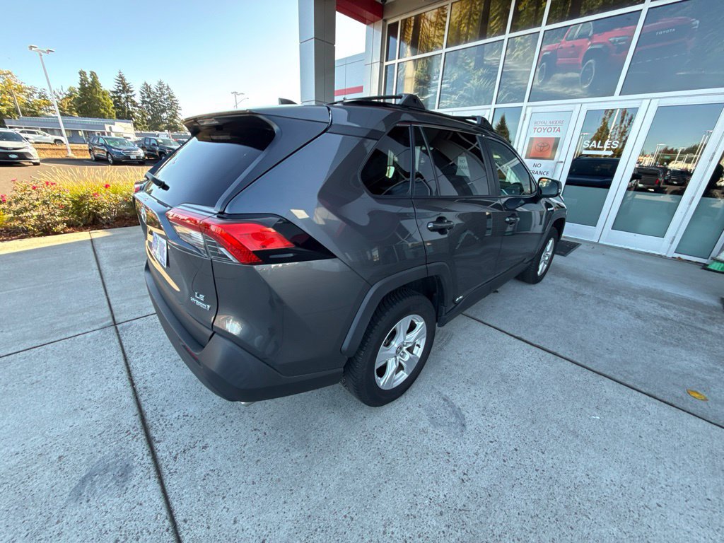 Used 2020 Toyota RAV4 LE w/ Carpet Mat Package AWD/4WD image 5