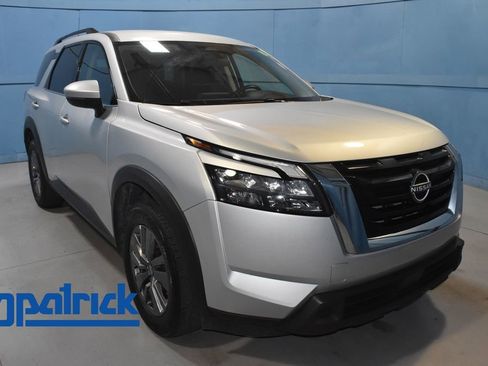 Used 2025 Nissan Pathfinder SV AWD/4WD image 1