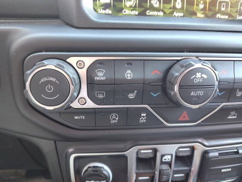 Used 2020 Jeep Gladiator Overland image 23