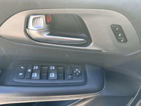 Used 2025 Chrysler Pacifica Select FWD image 15